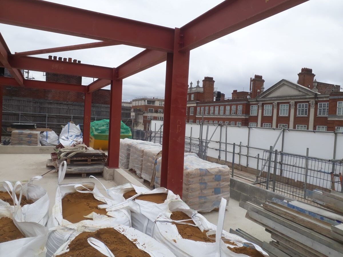 steel-roof-construction-in-kensingotn-in-residential-develoment-by-kent-architects